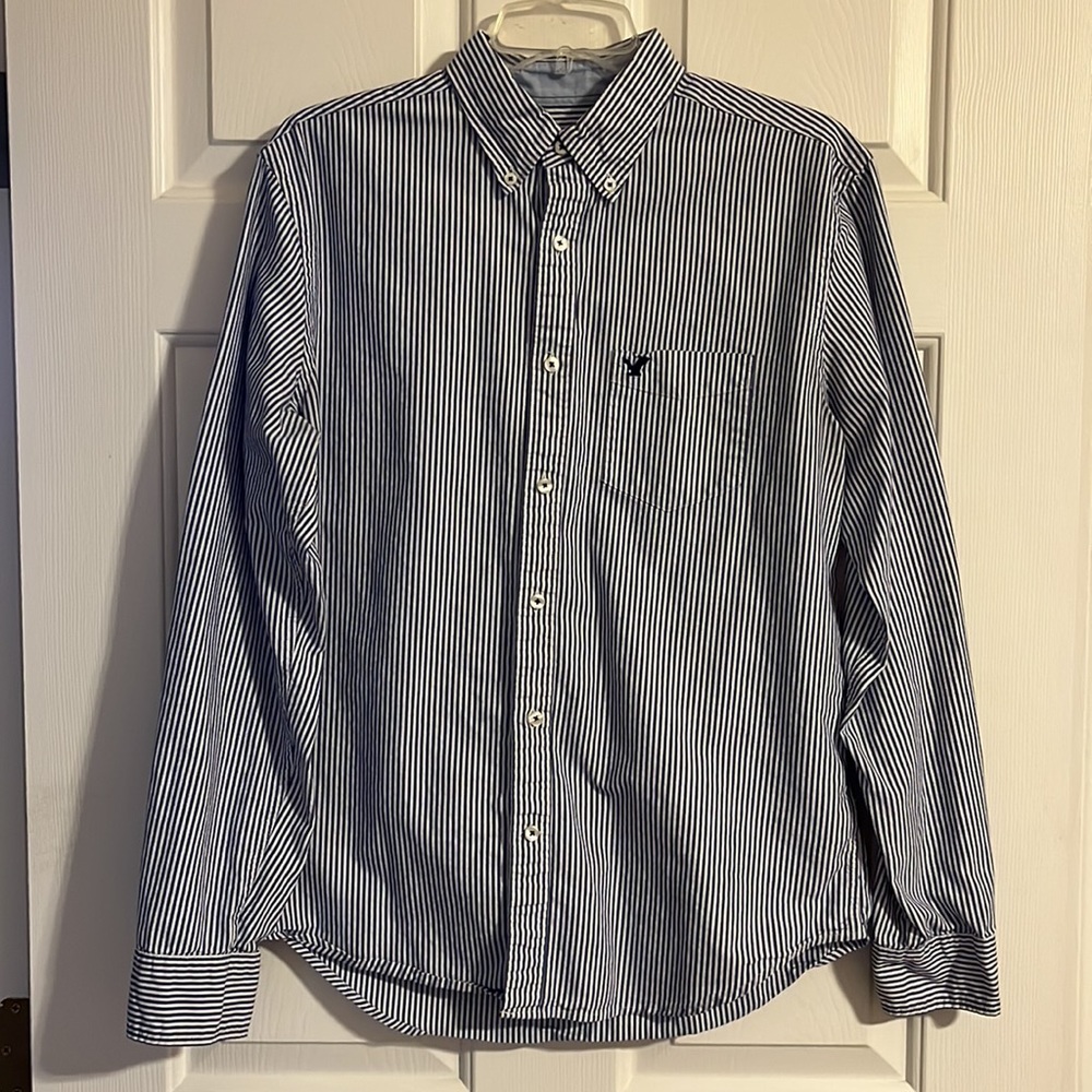 American Eagle blue and white striped button down shirt sz M medium classic fit